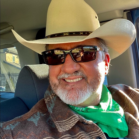 Meet your Posher, Posh - Picture 2 of 3